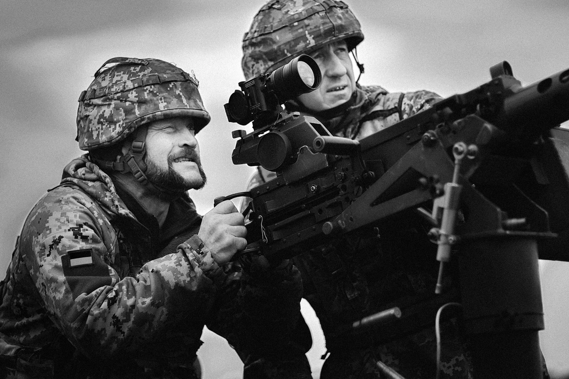 Військові біля озброєння.